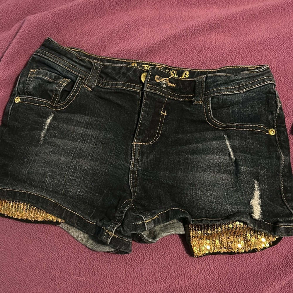 Total girl shorts with gold hanging pockets